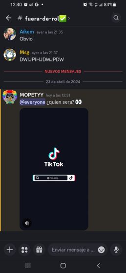 Captura de #fuera-de-rol con mensajes de Alkem, Msg y MOPETYY.