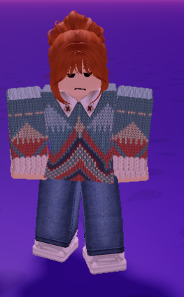 El avatar de Coral en Roblox: pelo rojizo recogido, suéter estampado y pantalón azul.